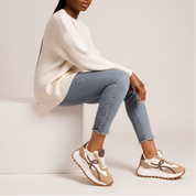 Baskets dorées avec détails marron et semelle épaisse