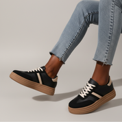 Baskets iconiques noires à semelle épaisse