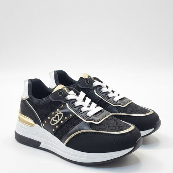 Baskets compensées dissimulées en dentelle